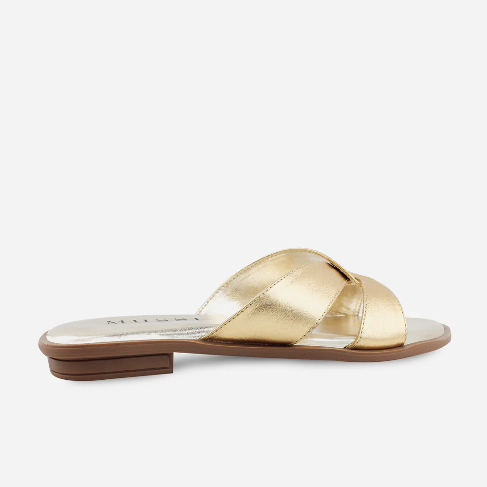 Sandalia plana haruko de cuero para mujer - Oro - Image 3